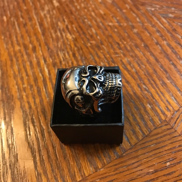 Cool Stainless Steel Skull Ring! - Picture 12 of 14
